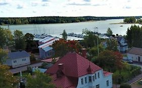 Vanha Kanttorila ,Huone B pohjakerroksessa